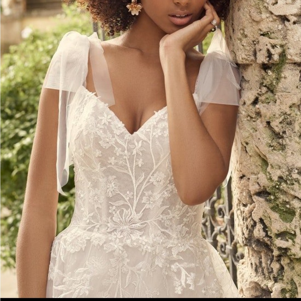 Maggie Sottero White Lace Backless A-Line Wedding Dress - Picture 5 of 6
